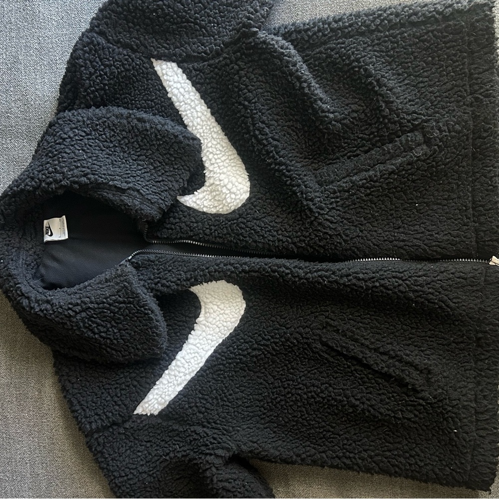 Nike Black Sherpa Jacket with White Logo - Picture 4 of 5